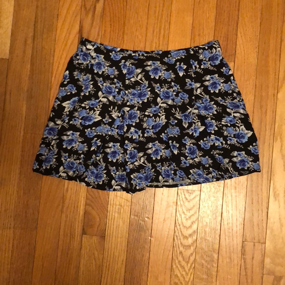 😎 Floral patterned skirt
